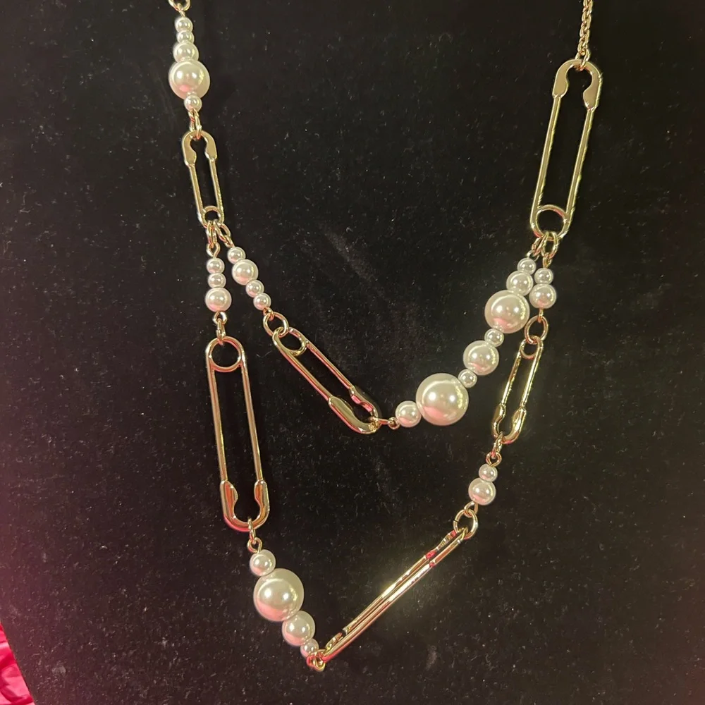 Gorgeous BCBGeneration gold colored and pearl paper clip necklace